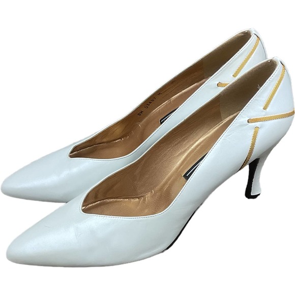 Stuart Weitzman Gold and White Leather Pumps, 8W - Picture 7 of 8